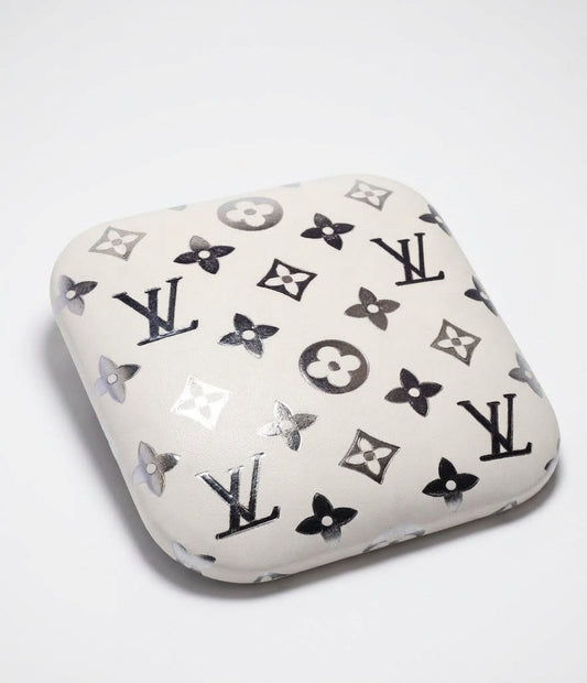 White & Silver LV - Signature Nailfie Rest