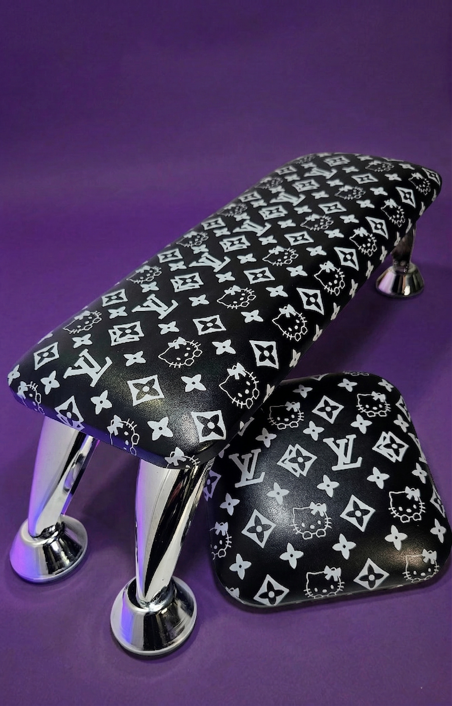 Black Hello Kitty LV -  Classic Nail Armrest